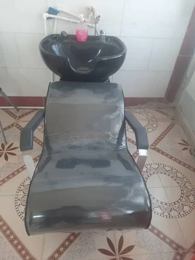 لوازم آریشگاه کامل.|آرایشگاه و سالن‌های زیبایی|یاسوج, |دیوار