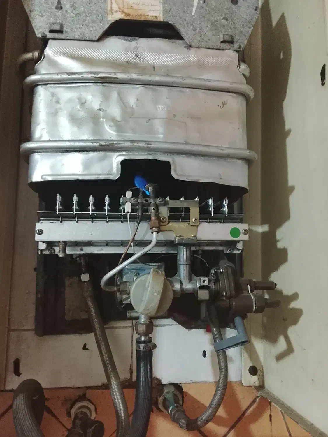 سرویسکار آبگرمکن دیواری و شیرآلات|خدمات پیشه و مهارت|تهران, مشیریه|دیوار