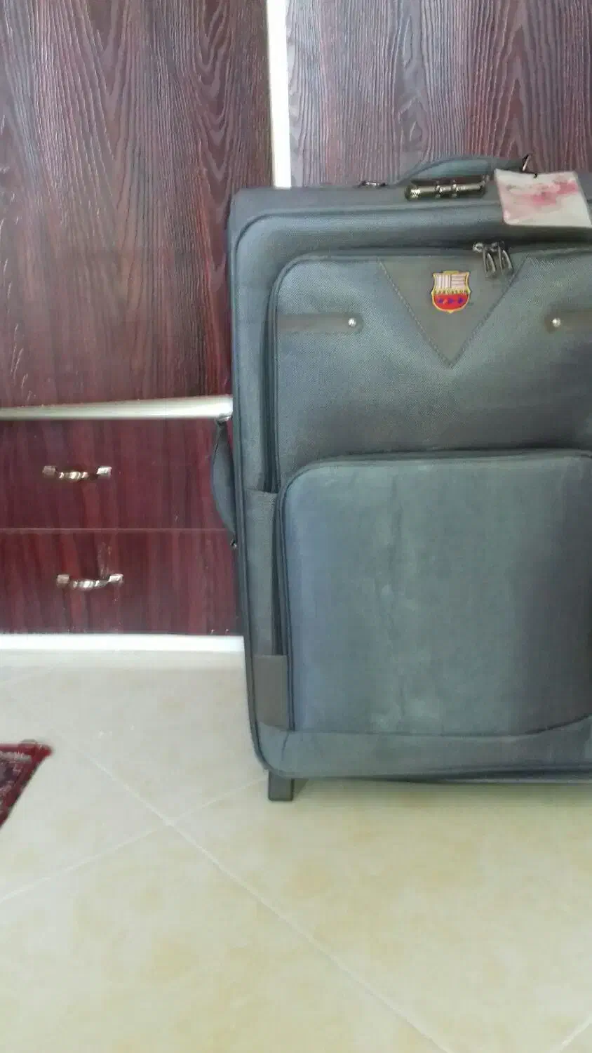 یک چمدان بزرگ چرخدار نو به فروش می رسد|کیف، کفش، کمربند|قم, بنیاد|دیوار