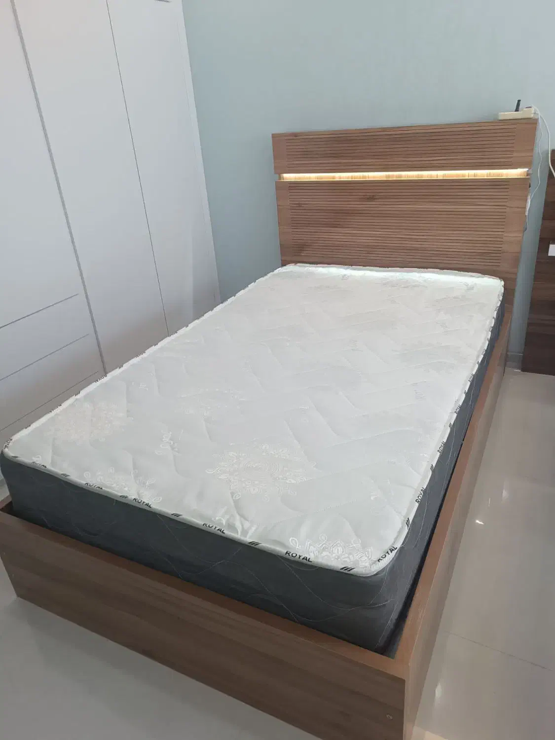 تختخواب ۱۲۰ یک و نیم نفره|تخت و سرویس خواب|بجنورد, |دیوار