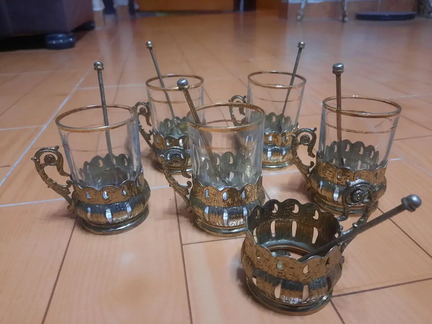 استکان های عتیقه طلا کوب به همراه قندان|کلکسیون اشیاء عتیقه|خمام, |دیوار