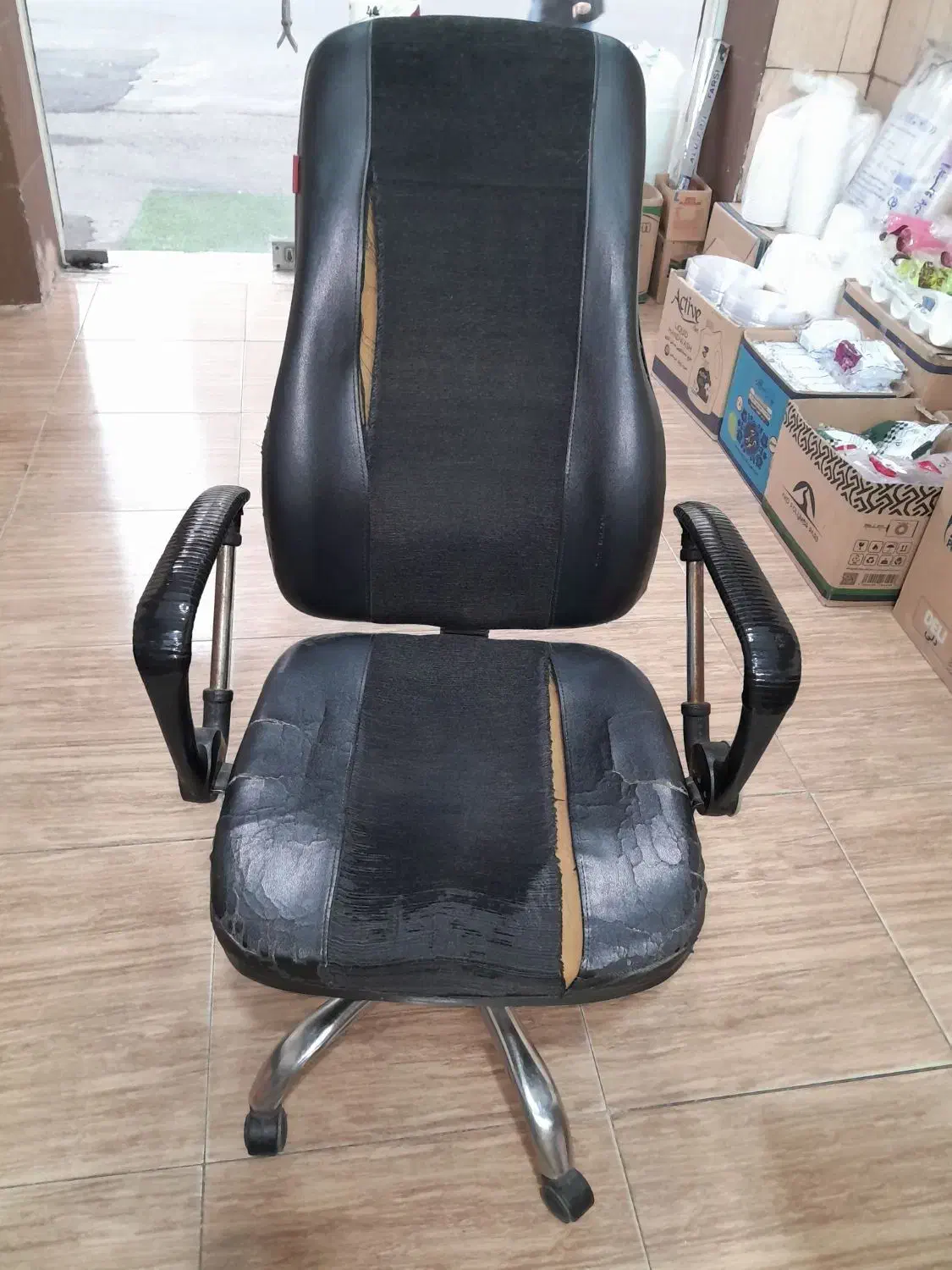 صندلی چرخدار|صندلی و نیمکت|رشت, نیکمرام|دیوار