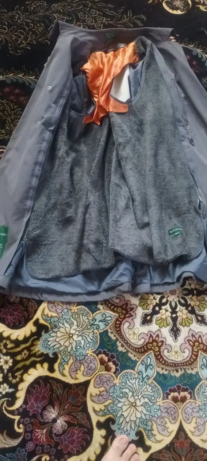 پالتو|لباس|هرسین, |دیوار