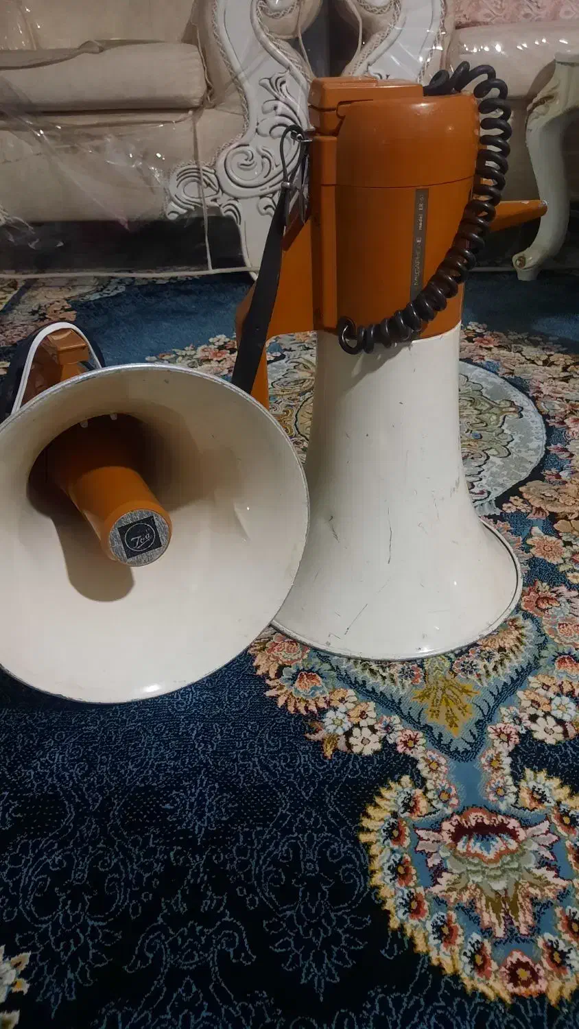 دو عدد بلندگو دستی ژاپنی|صوتی و تصویری|قم, سراجه (۱۵ خرداد)|دیوار