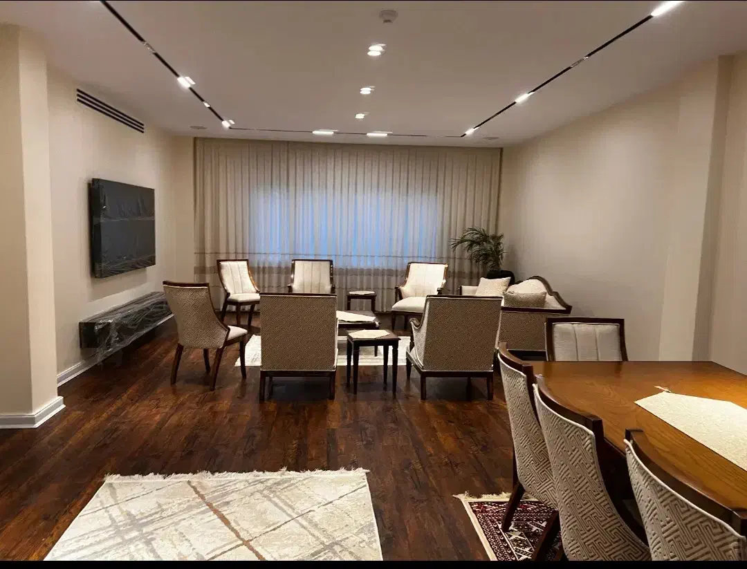 آپارتمان ۷۵ متر/۲ خواب/سالن پرده خور