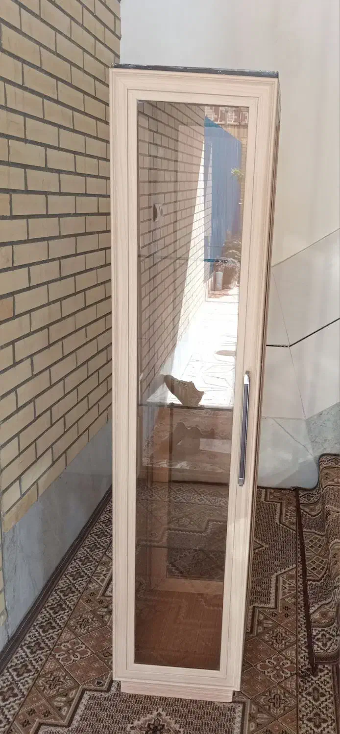 ویترین تمیز کوچک|بوفه، ویترین، کنسول|پیر بکران, |دیوار