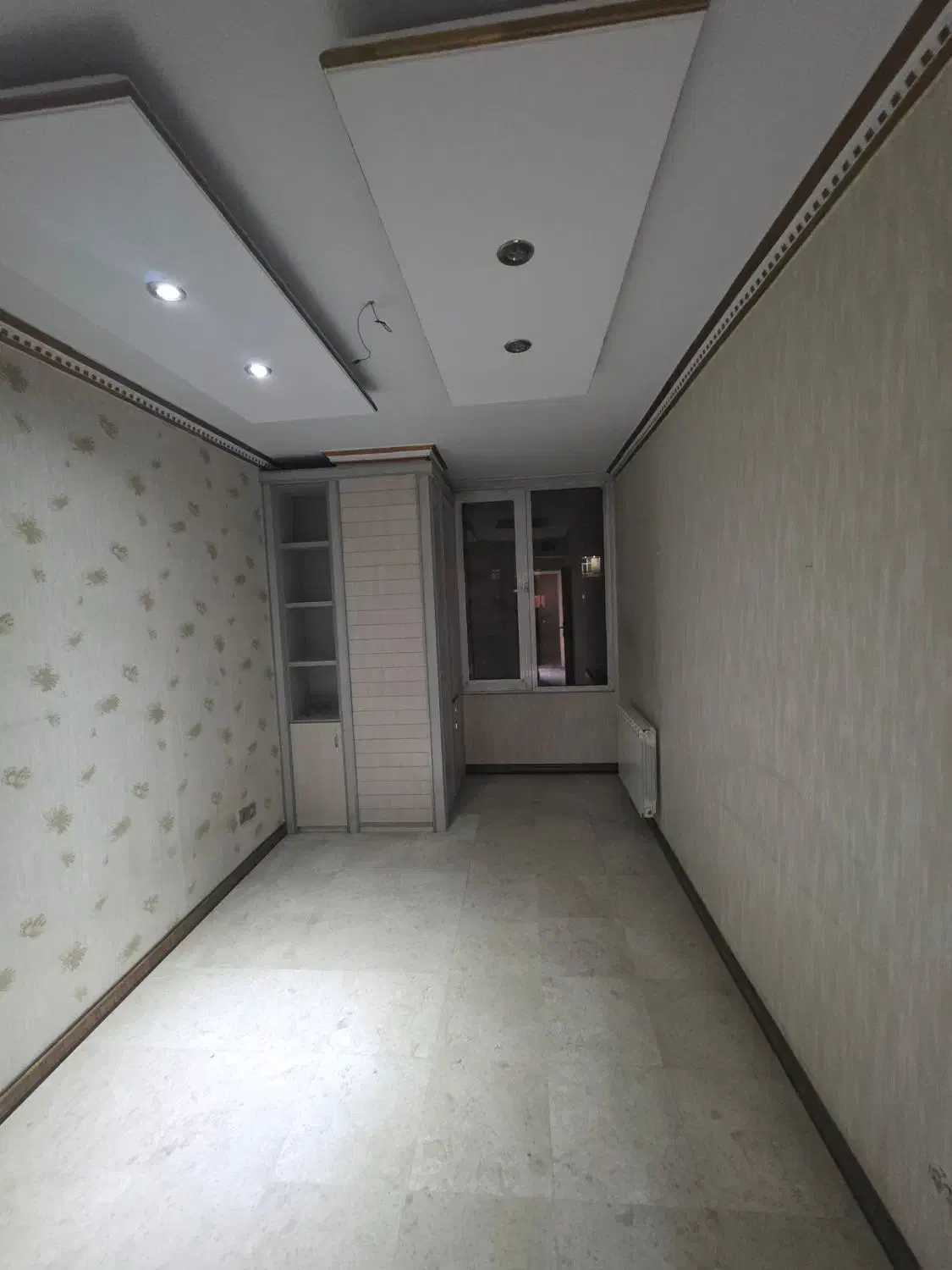 ۱۳۰متر ۲خواب ۵ساله سالن پرده خور خطی رو به آفتاب