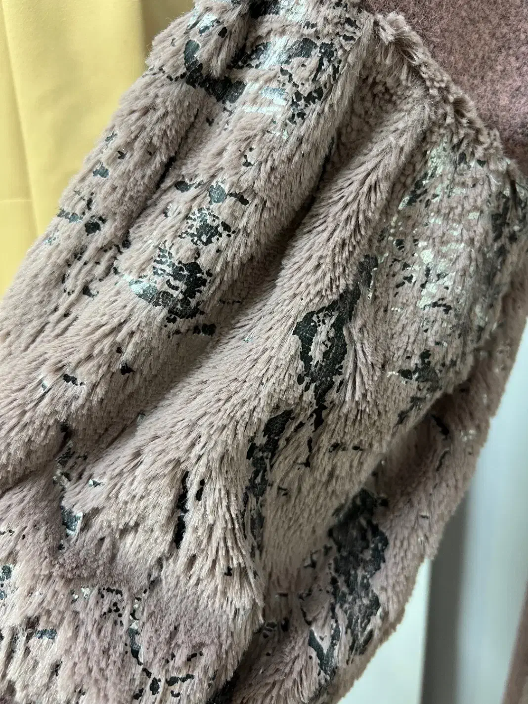 پالتو|لباس|اردبیل, |دیوار