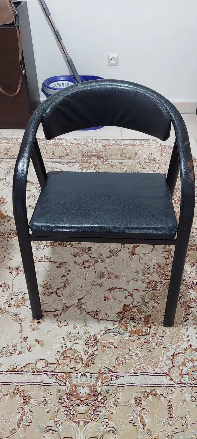 صندلی در انزلی|صندلی و نیمکت|بندر انزلی, نیمه شعبان|دیوار