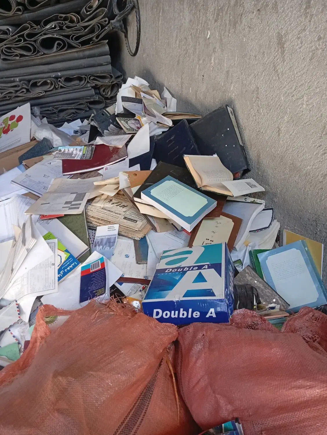 خرید و فروش خرده ریز انباری کاغذ باطله اهن|عمدهفروشی|تهران, شهرک محلاتی|دیوار