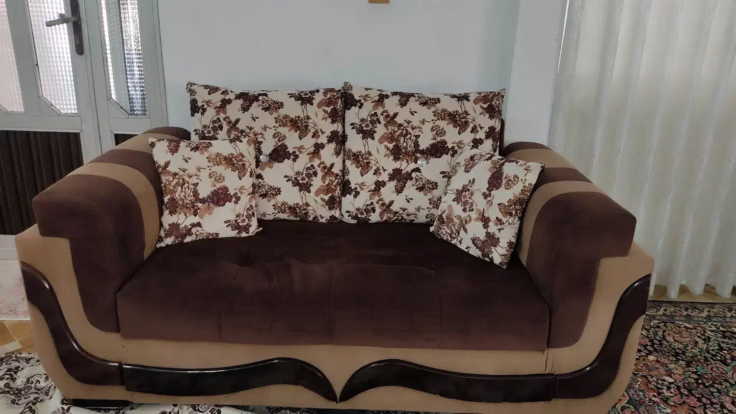 یه دست مبل ۷ نفره ، و میز ناهار خوری ۴ نفره|مبلمان خانگی و میز عسلی|لشت نشا, |دیوار