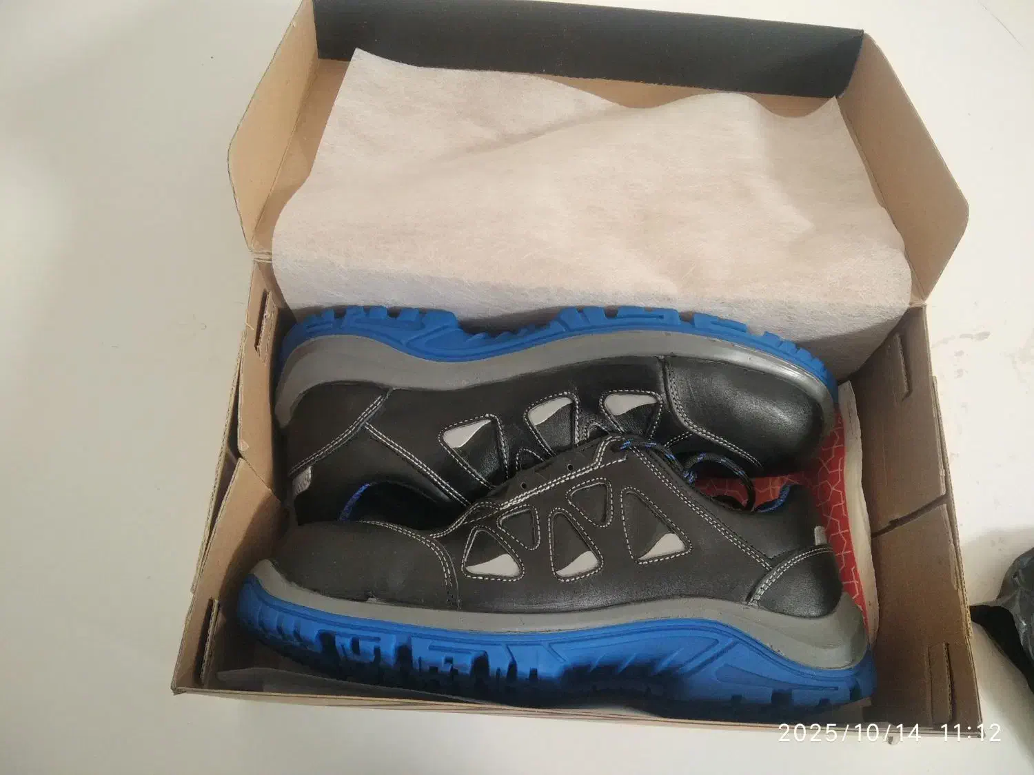 کفش‌ساتر|کیف، کفش، کمربند|چناران, |دیوار