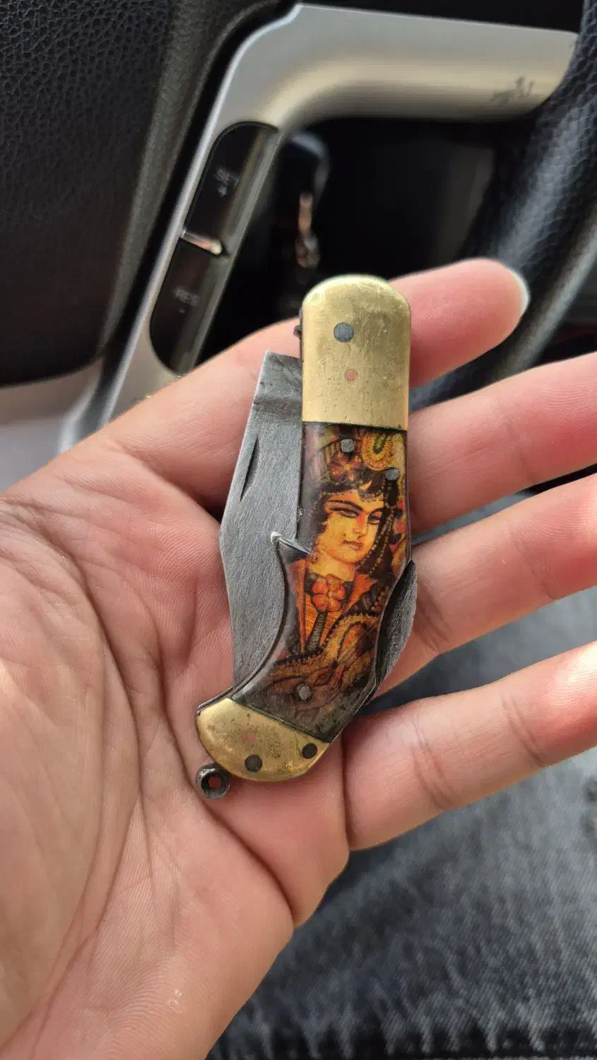 چاقوی کلکسیونی ضامن دار|کلکسیون اشیاء عتیقه|مرودشت, گندم|دیوار