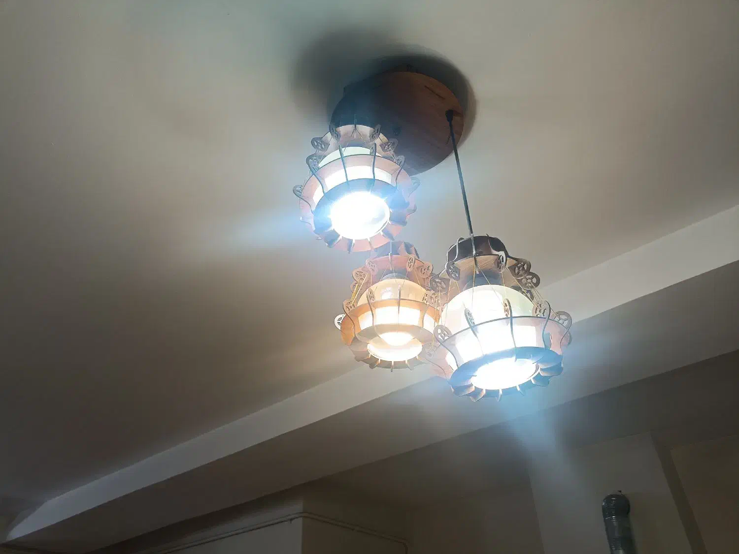 2عدد لوستر چوبی 3 شعله سالم|لوستر و چراغ آویز|محمدشهر, ولدآباد|دیوار