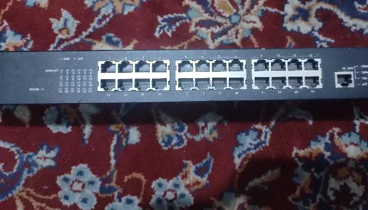 سوئیچ ۲۴ پورت|مودم و تجهیزات شبکه|قم, زند آباد|دیوار