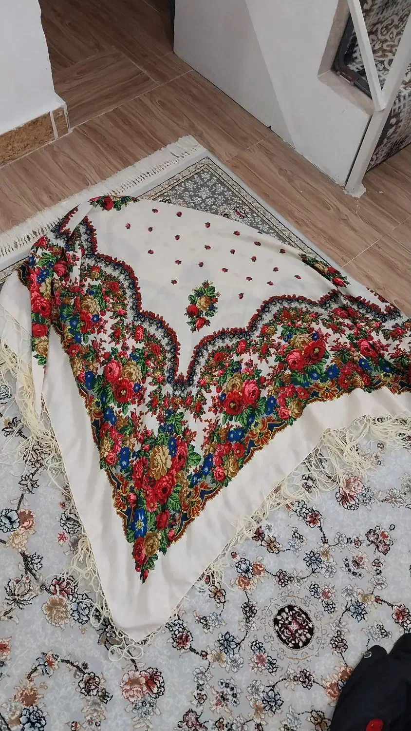 روسری سنتی|لباس|رشت, فخب|دیوار