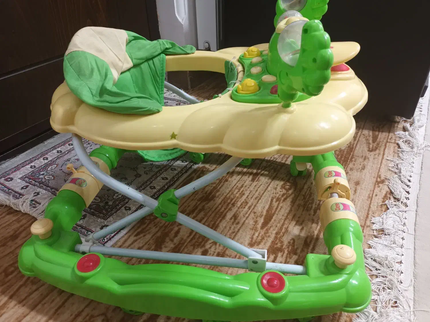 روروک چرخدار|اسباب‌بازی بچه|ساری, |دیوار