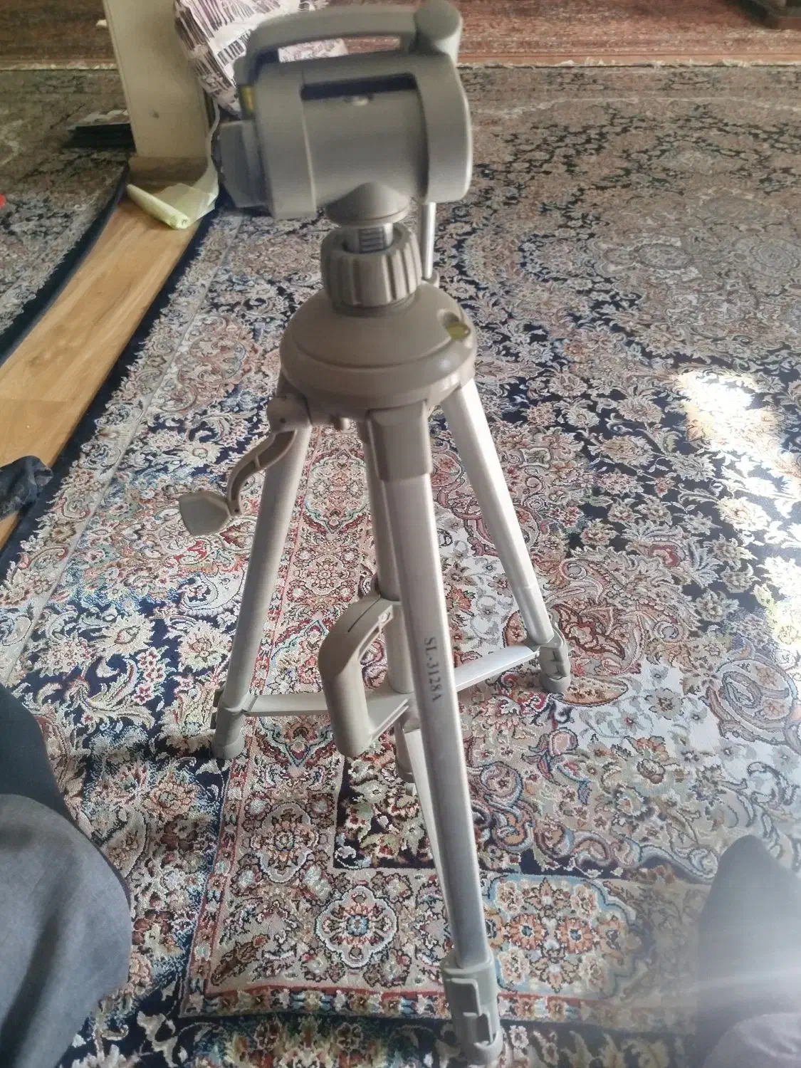 سه پایه دوربین در حد نو|دوربین عکاسی و فیلم‌برداری|تبریز, |دیوار