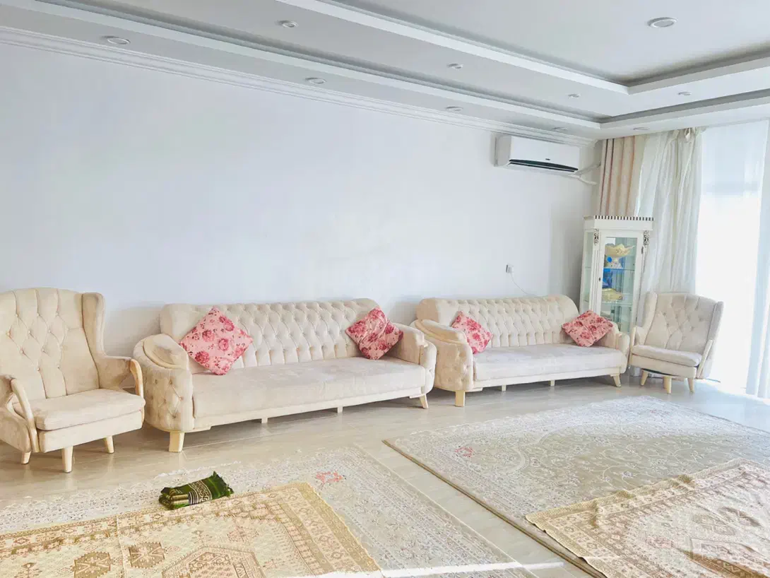 مبل چستر ۸ نفره همراه با جلومبلی|مبلمان خانگی و میز عسلی|میاندوآب, |دیوار