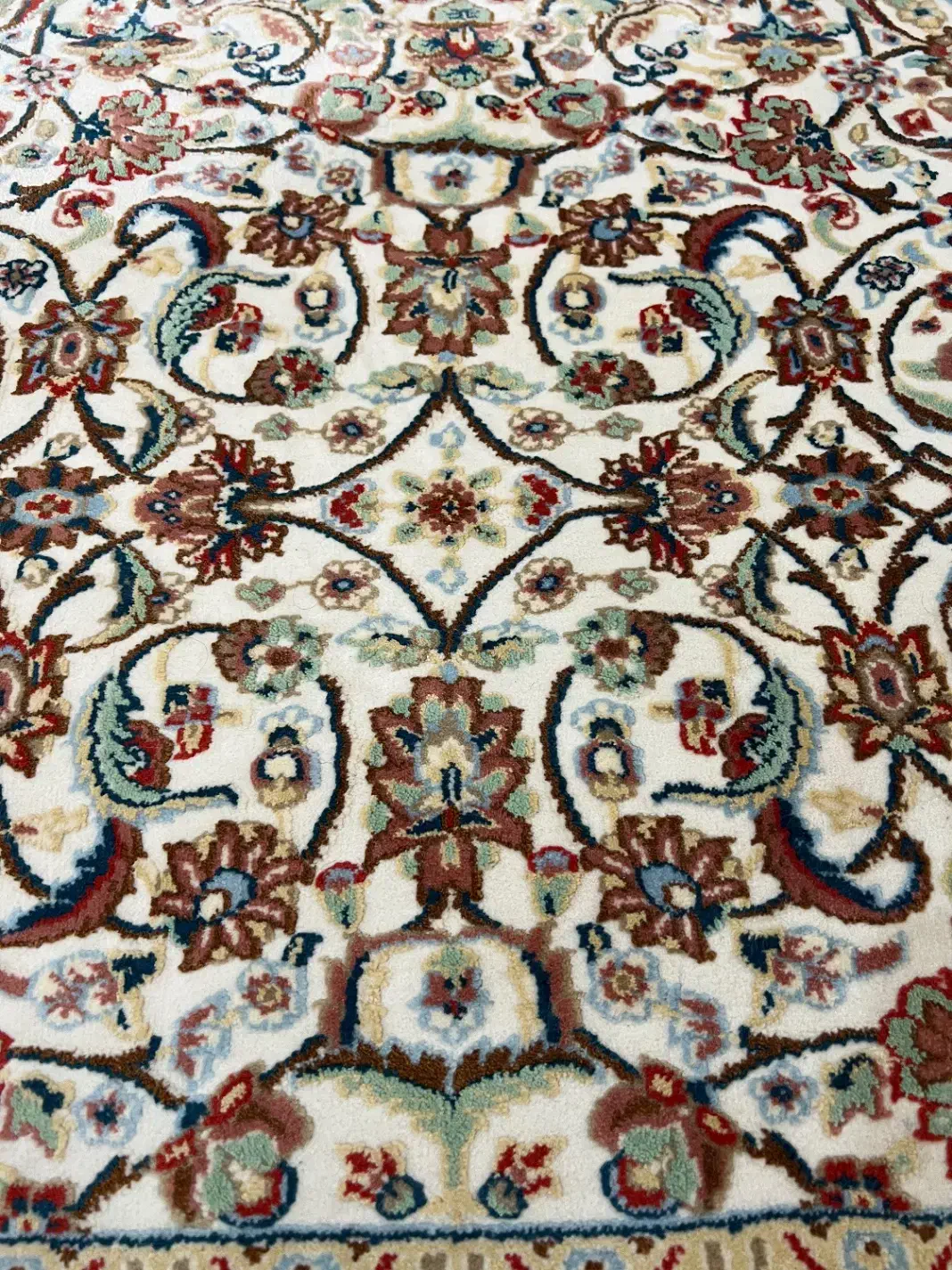 فرش ماشینی رادین اصفهان ۱در ۳ برای راهرو گل برجسته|فرش|بندرعباس, |دیوار