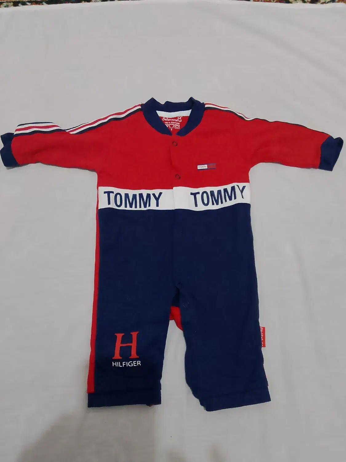 کفش و لباس های نوزادی پسرانه|کفش و لباس بچه|بومهن, |دیوار