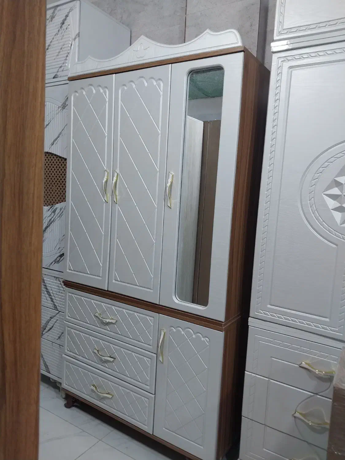 کمد|جاکفشی، کمد، دراور|خزل, |دیوار