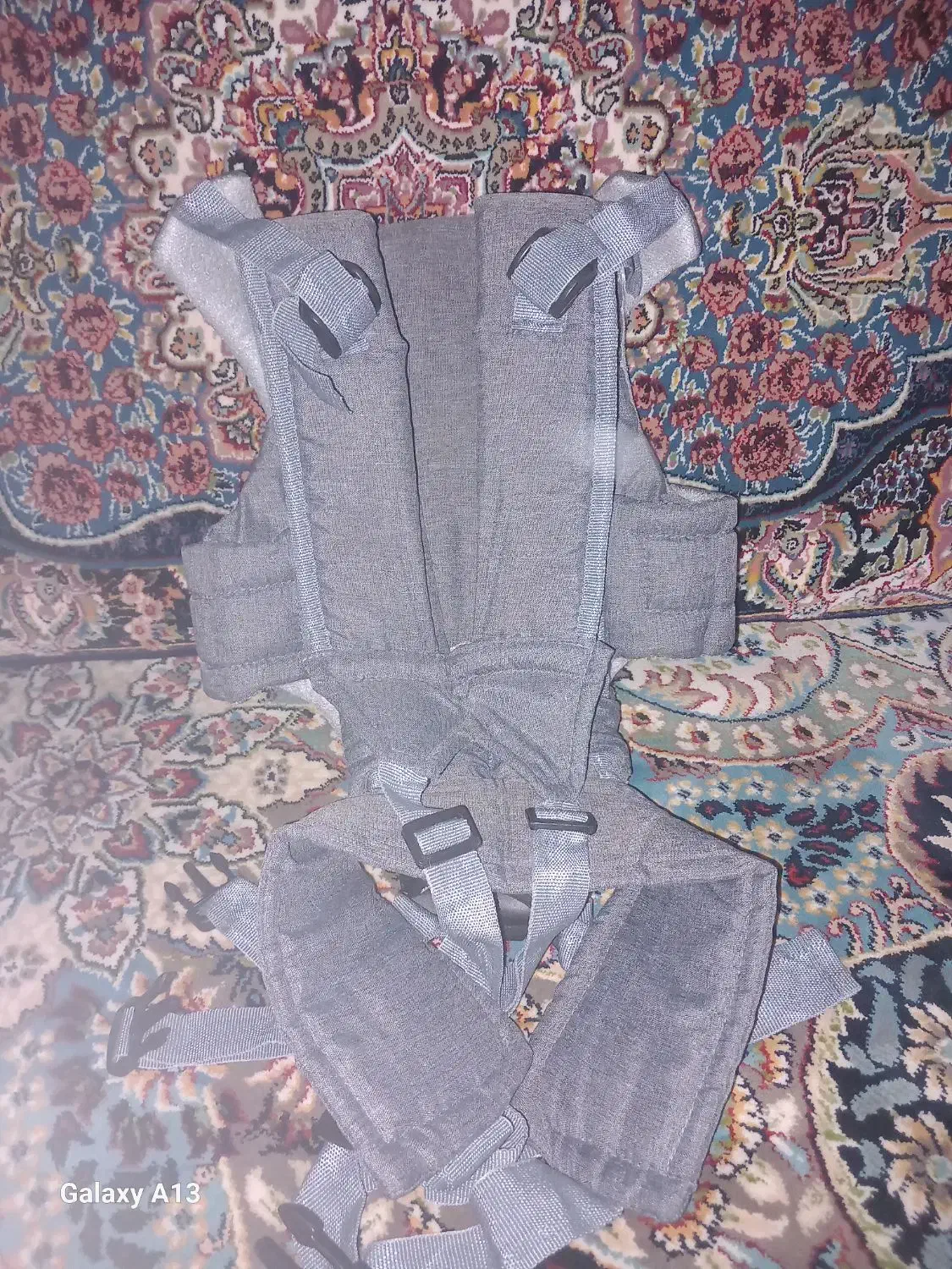 آغوشی نوزاد|کفش و لباس بچه|قم, قلعه کامکار|دیوار