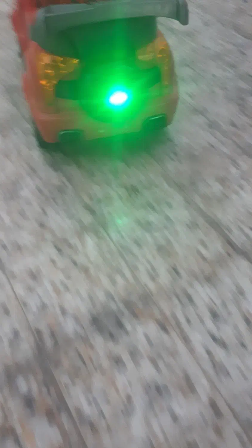 ماشین شارژی پرقدرت سرعتش عالیه کاملن سالم|اسباببازی بچه|اهواز, کوی علوی|دیوار