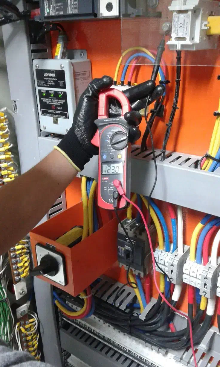 برقکاری ساختمان و رفع اتصالی برق|خدمات پیشه و مهارت|زاهدان, |دیوار