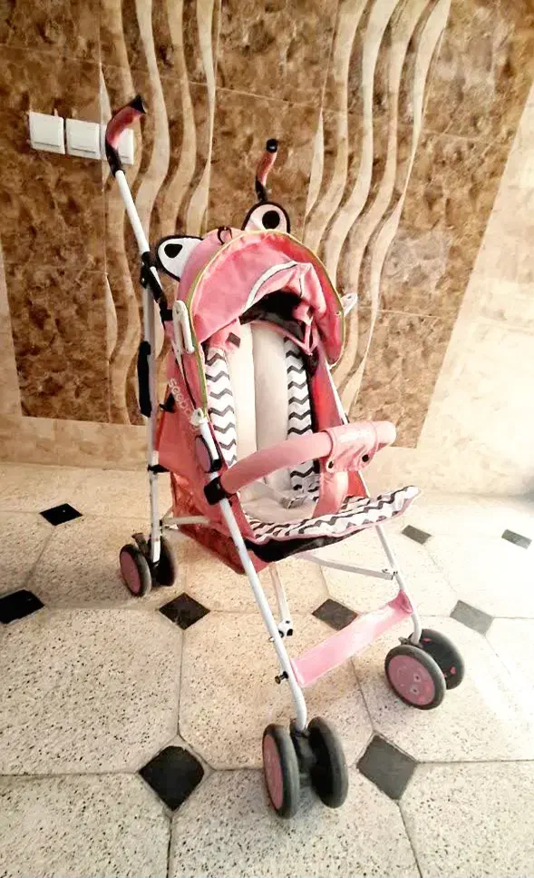 کالسکه، روروک، کریر و تخت نوزاد و کودک در حد نو|کالسکه و لوازم جانبی|همدان, |دیوار