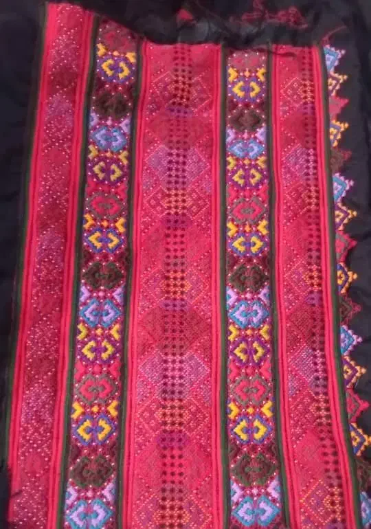 زیاستین|لباس|میرجاوه, |دیوار