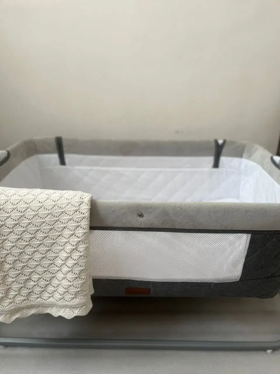 تخت کنار مادر|تخت و صندلی بچه|تهران, دبستان|دیوار