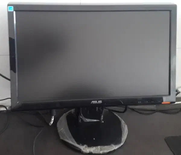 فروش کیس همراه مانیتور کیبورد ماوس میز و صندلی|رایانه رومیزی|آستارا, |دیوار