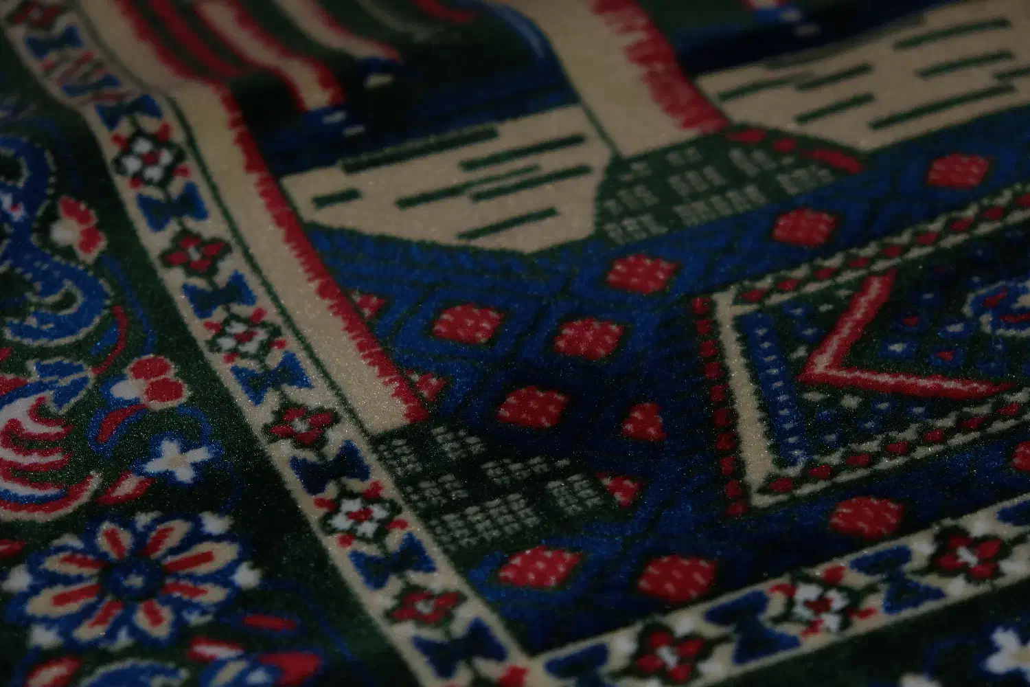 سجاده نماز لوکس و ضخیم مشکاة (Meshcah)|صنایع دستی و سایر لوازم تزئینی|تهران, ستارخان|دیوار