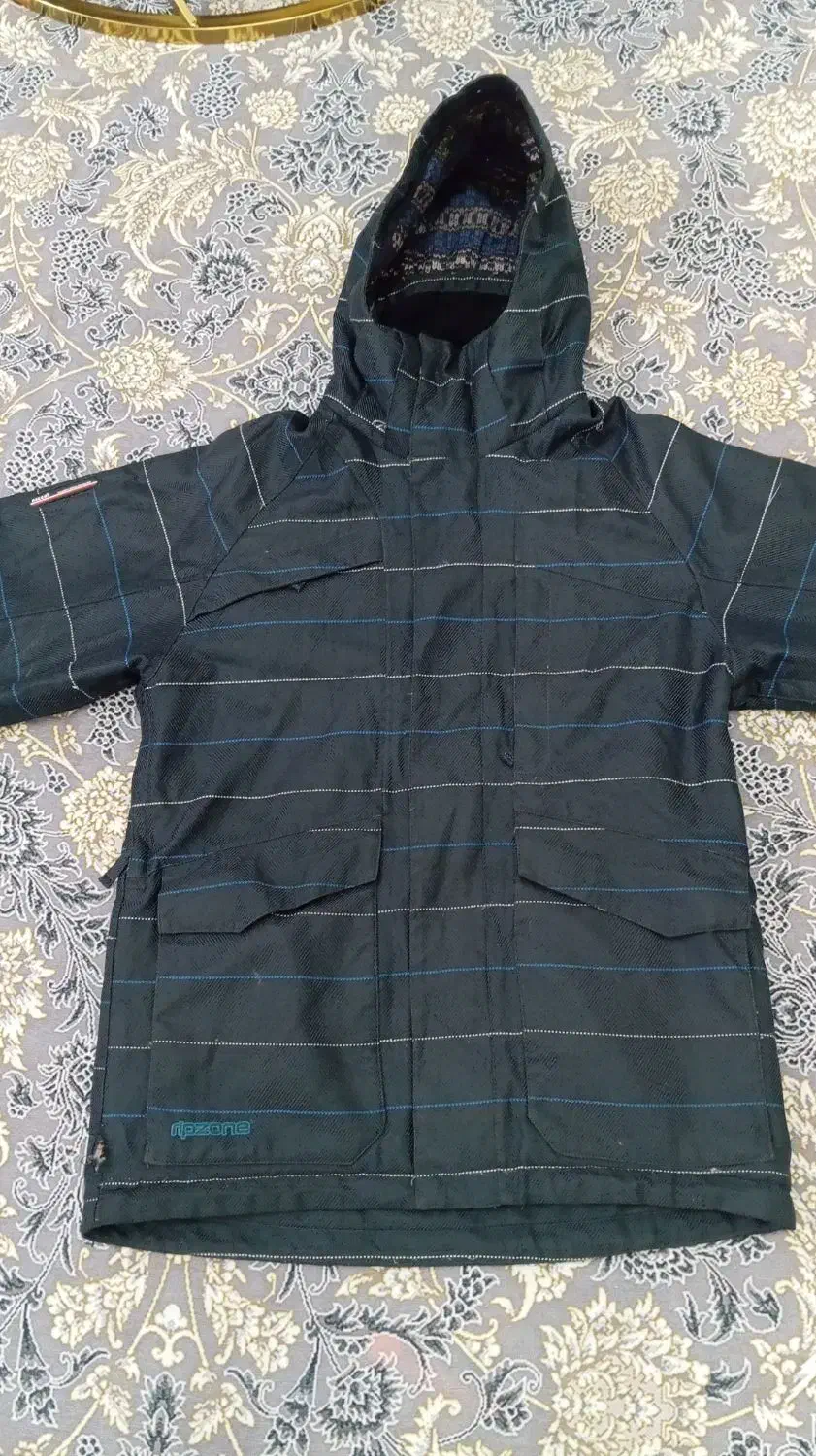 کاپشن خارجی در حد|لباس|صومعهسرا, |دیوار