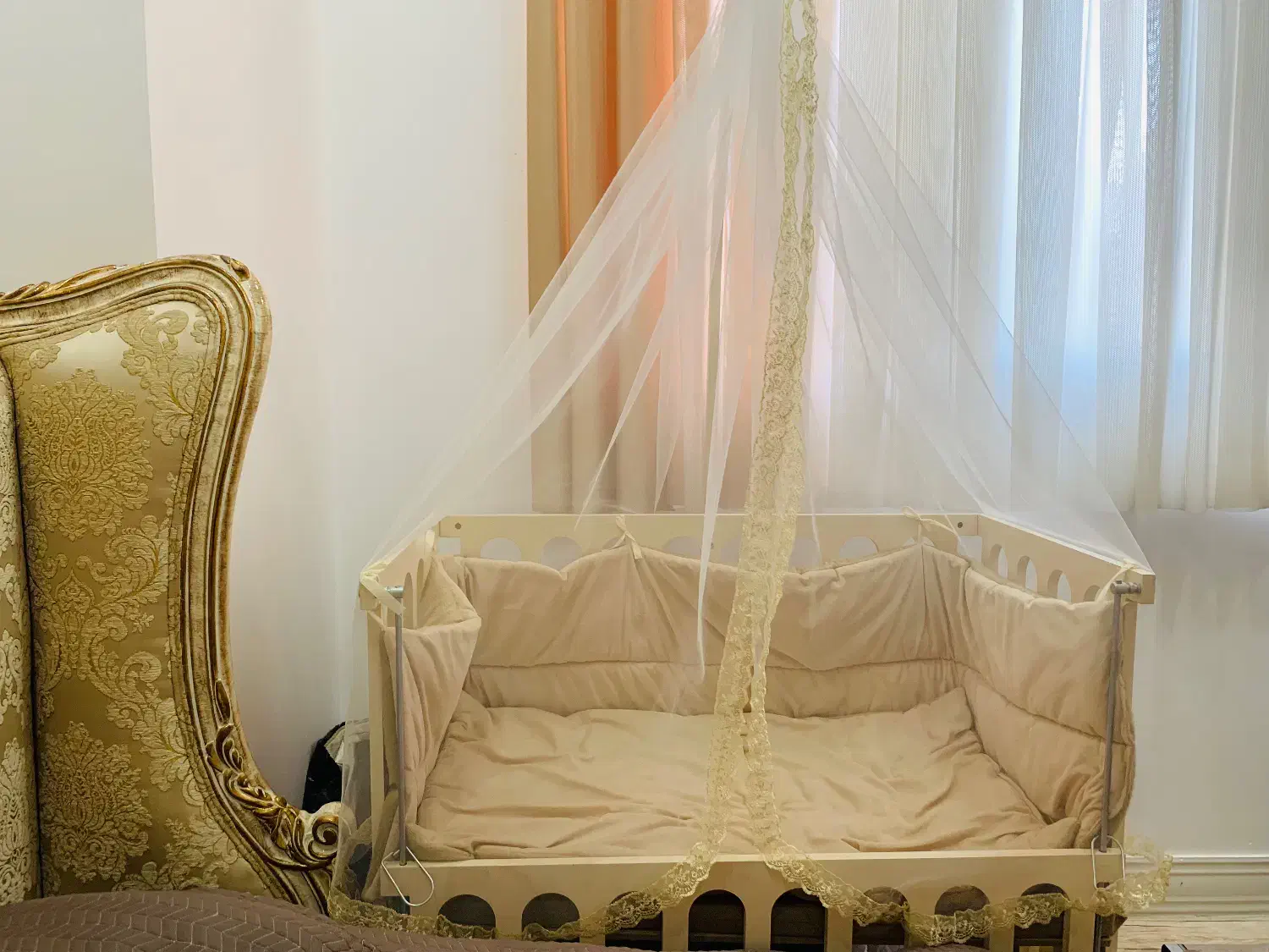 تخت کنار مادر|تخت و سرویس خواب|قم, چهار امامزاده|دیوار