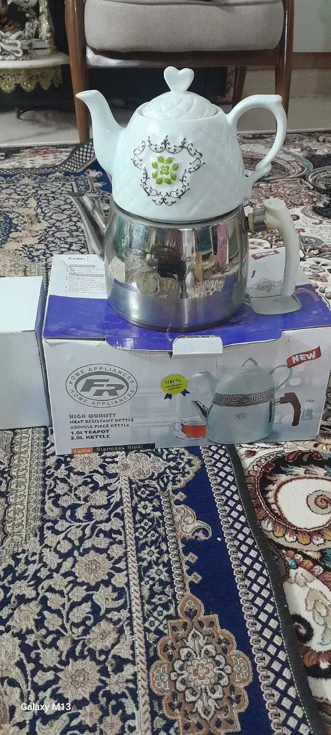 قوری وکتری.|قوری، کتری، قهوهساز دستی|نیشابور, میدان حافظ|دیوار