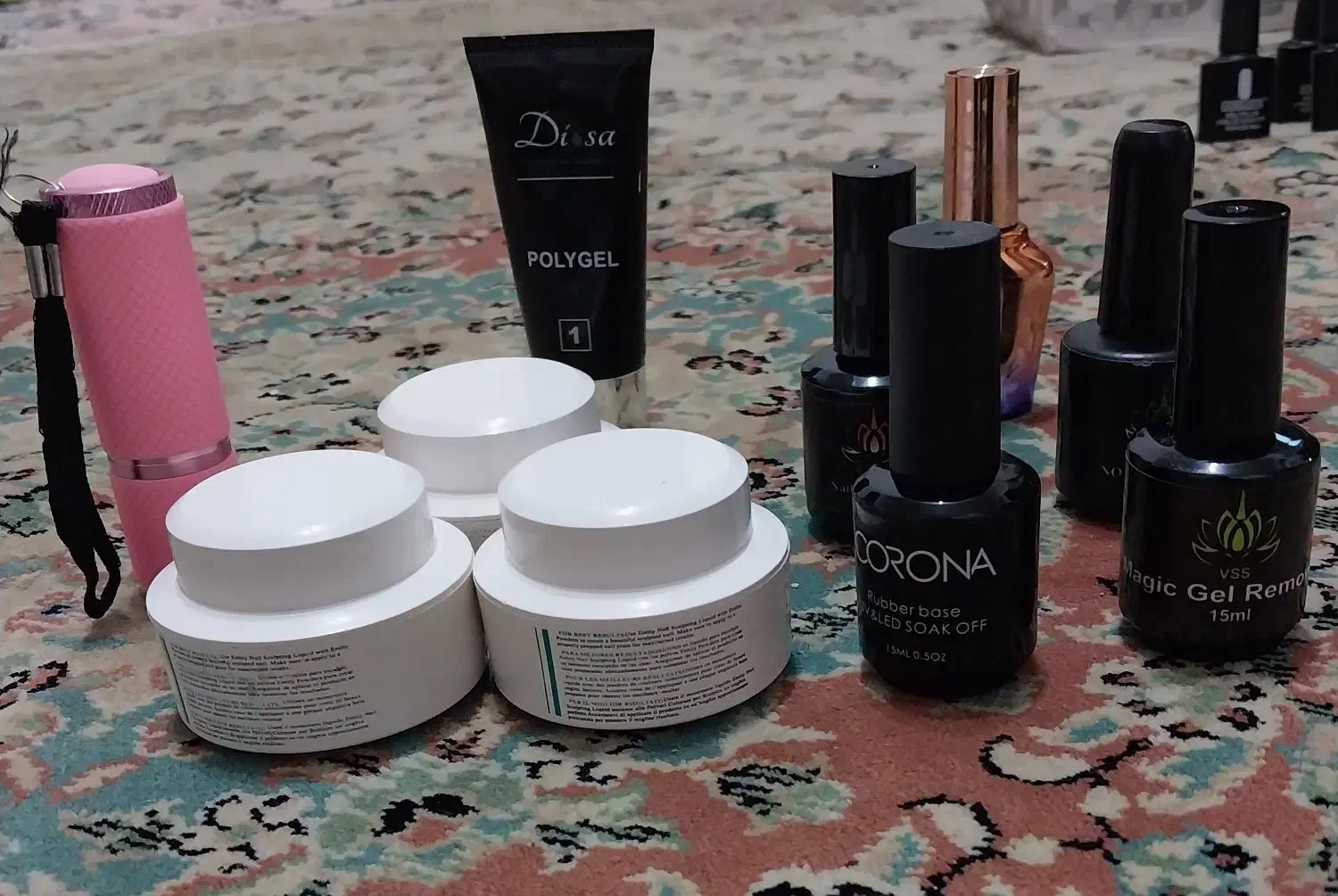 لاک ژل و لوازم کاشت ناخن|آرایشی، بهداشتی، درمانی|رشت, باهنر|دیوار