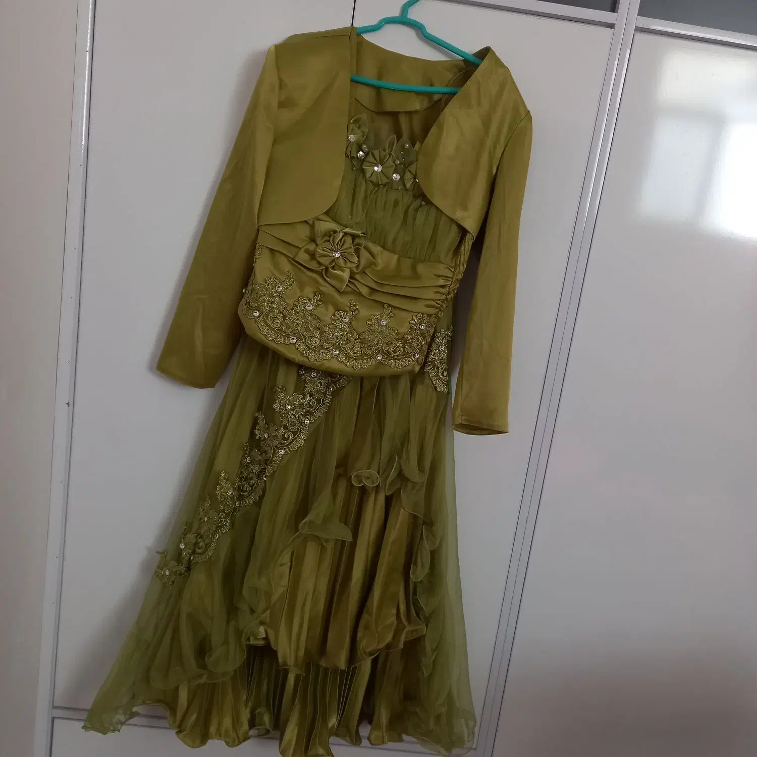 لباس.|لباس|فولادشهر, فولادشهر|دیوار