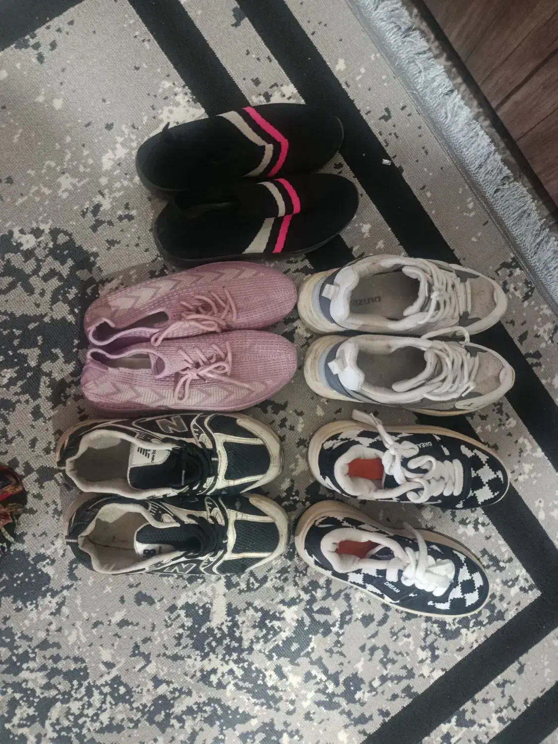 کتونی|کیف، کفش، کمربند|چهارباغ, |دیوار