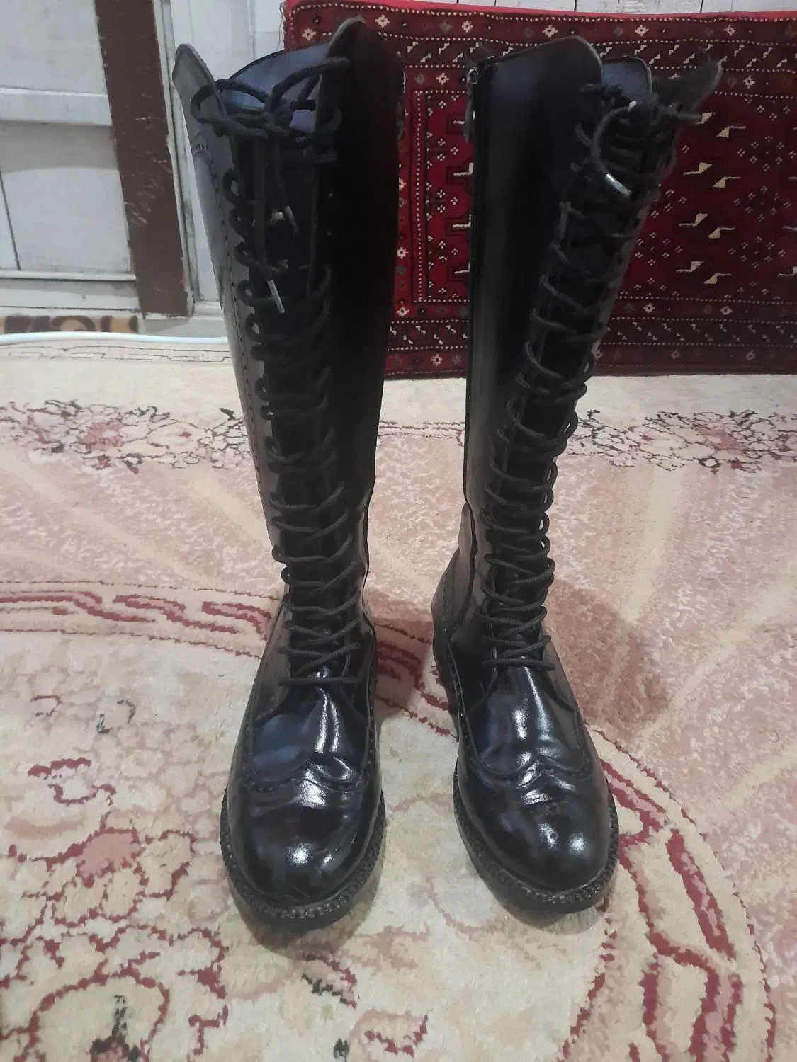 پوتین زمستانی|کیف، کفش، کمربند|آستانه اشرفیه, |دیوار