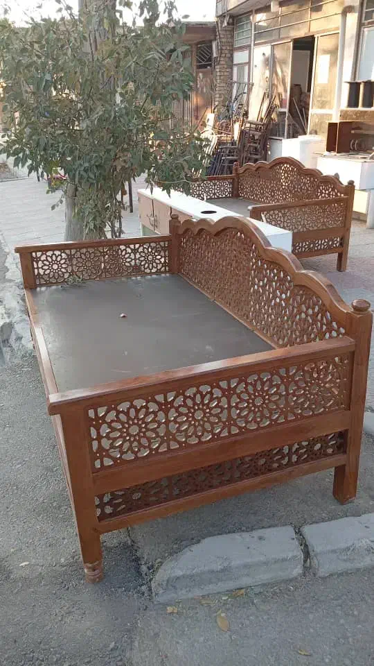 تخت سنتی|مبلمان خانگی و میز عسلی|فرخ‌شهر, |دیوار