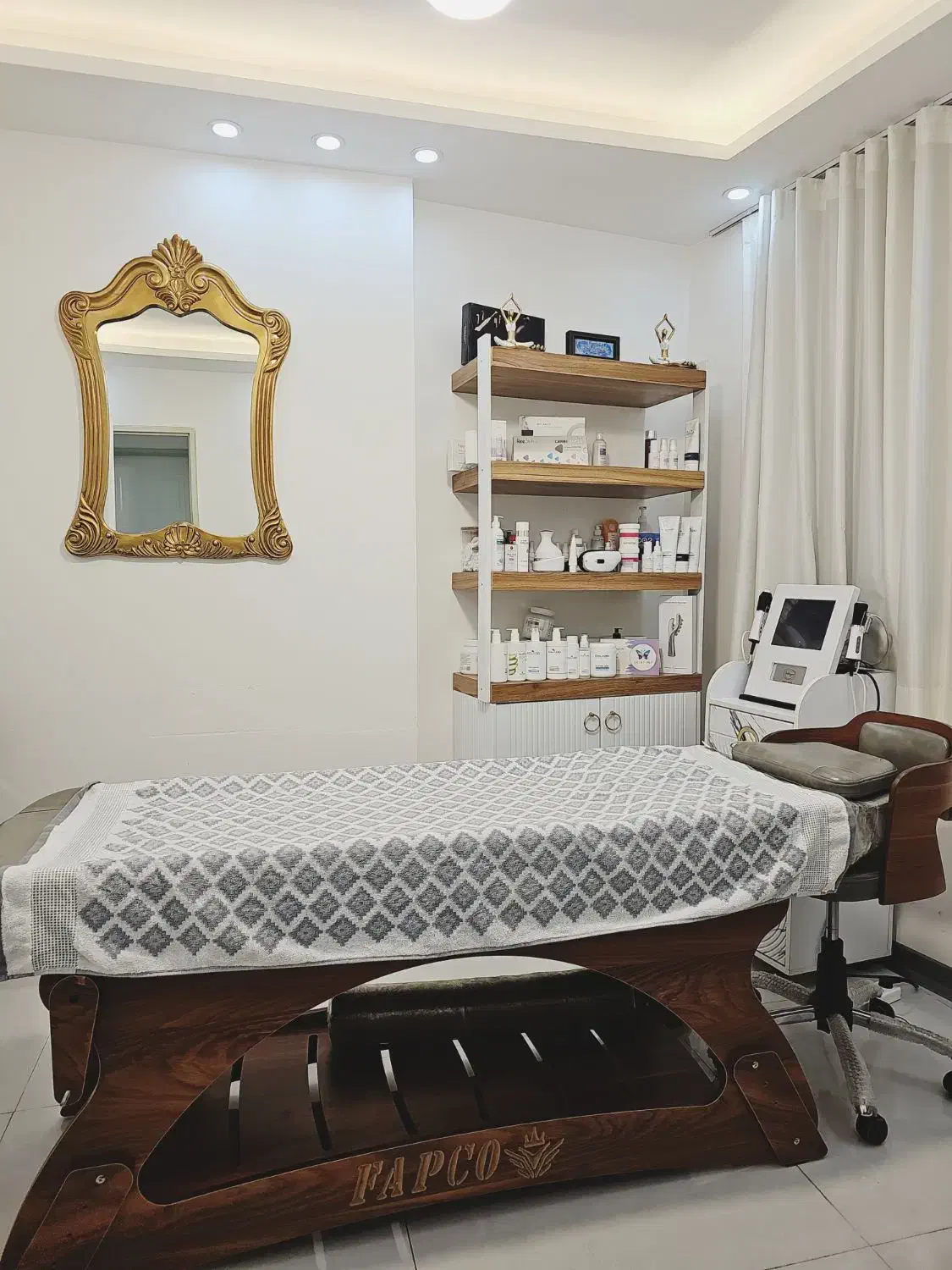 اجاره تخت به لاین پدیکور خشک در کلینیلک فشیال|آرایشگاه و سالن‌های زیبایی|قم, انسجام|دیوار