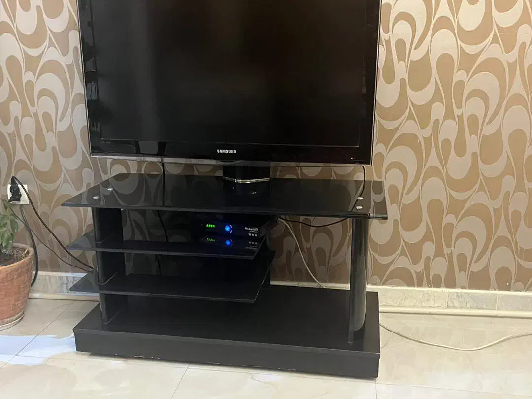 تلویزیون سامسونگ همراه با میز|تلویزیون و پروژکتور|تهران, قزل قلعه|دیوار