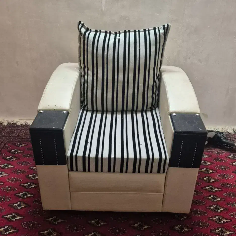 مبل هفت نفره چرم و میز وسط چوب|مبلمان خانگی و میز عسلی|قائم‌شهر, |دیوار