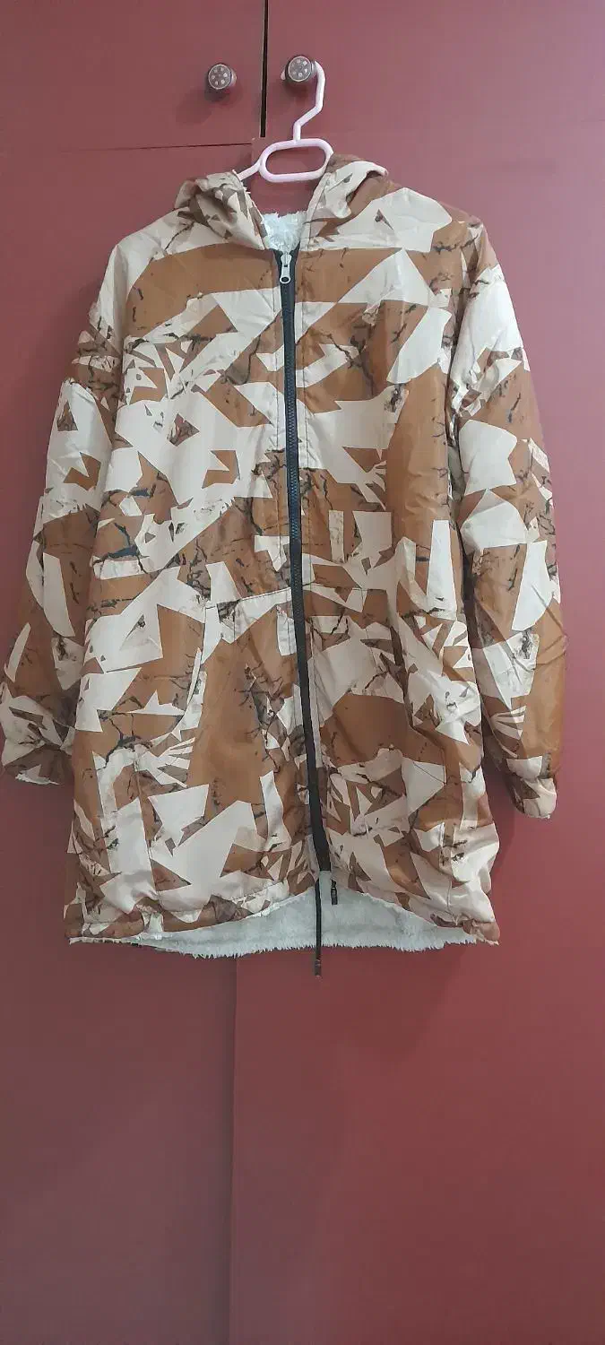 دوعدد کاپشن|لباس|رشت, نظری|دیوار