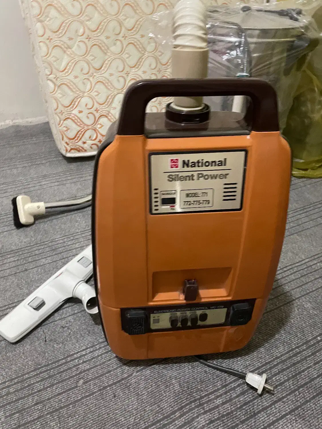 جاروبرقی|جاروبرقی، جارو شارژی، بخارشو|بروجرد, |دیوار