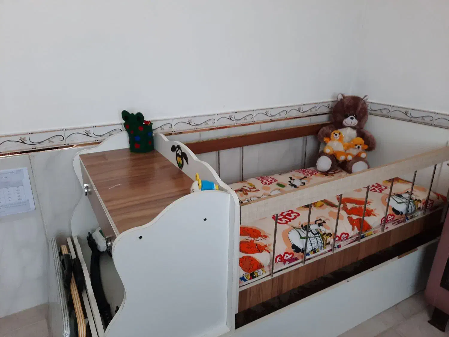 تخت وکمدبچه|تخت و سرویس خواب|بیجار, |دیوار