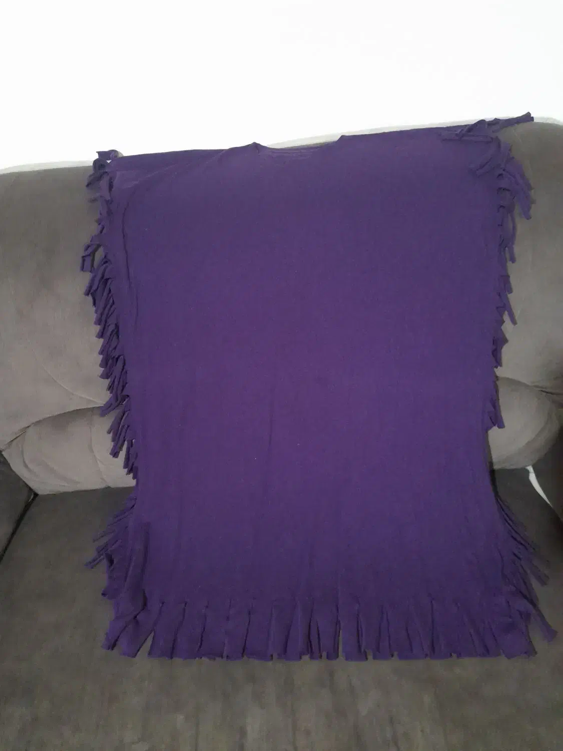 چند عدد لباس نو|لباس|رشت, دیانتی|دیوار