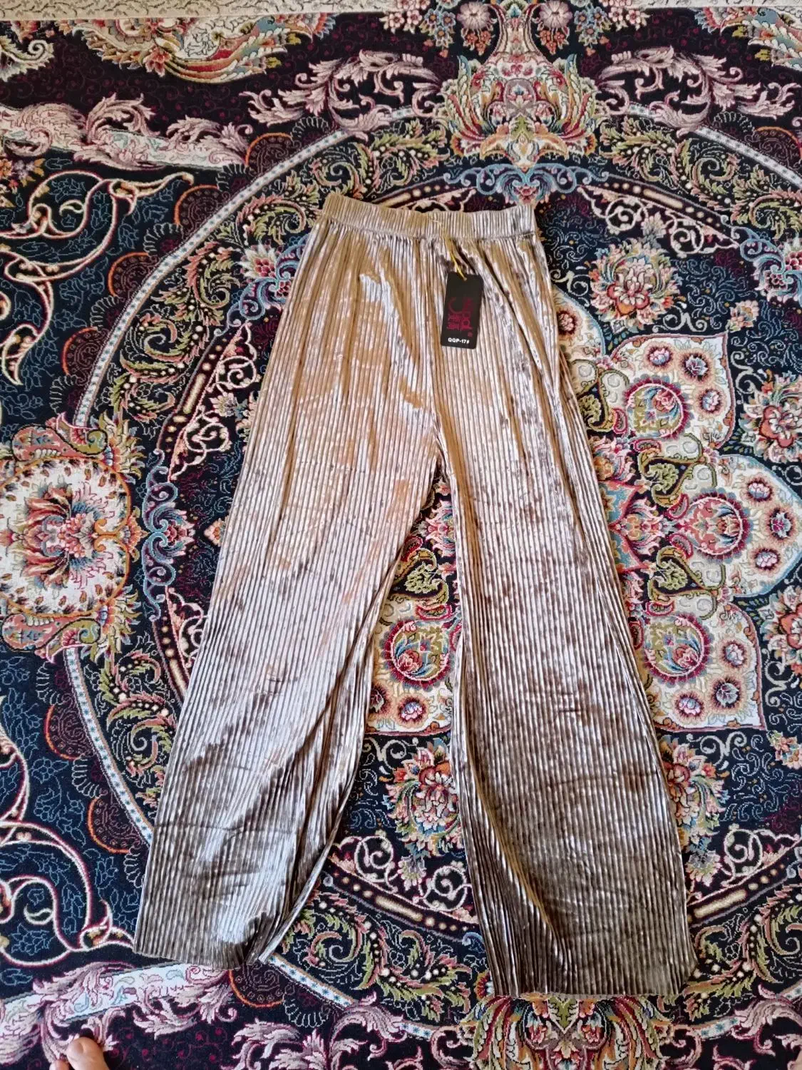 لباس زنانه|لباس|شیراز, دست خضر|دیوار